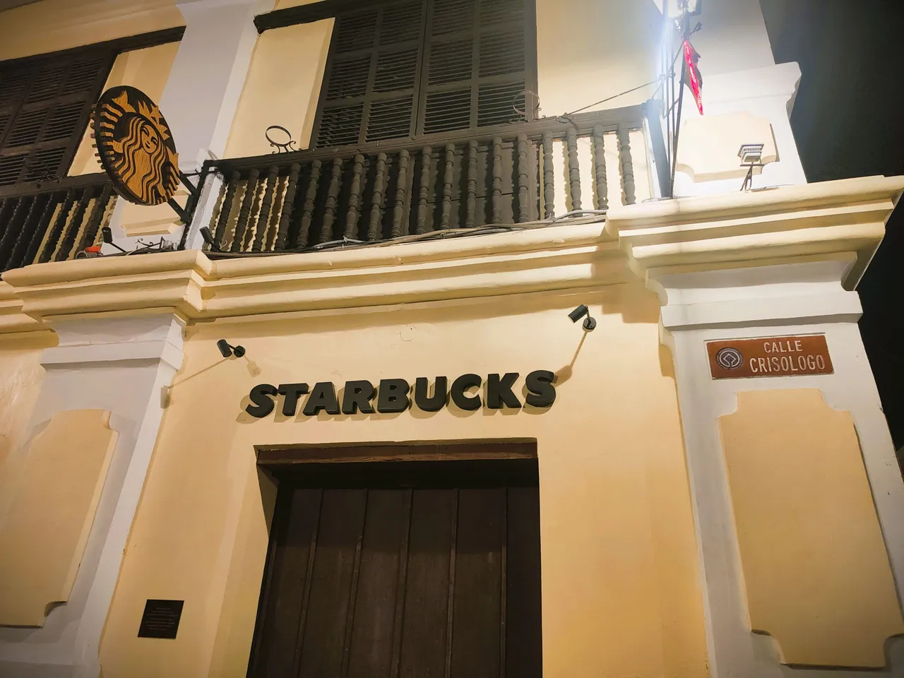 Starbucks Calle Crisologo.jpg