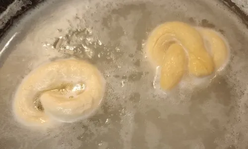 boiling pretzels 23.jpg