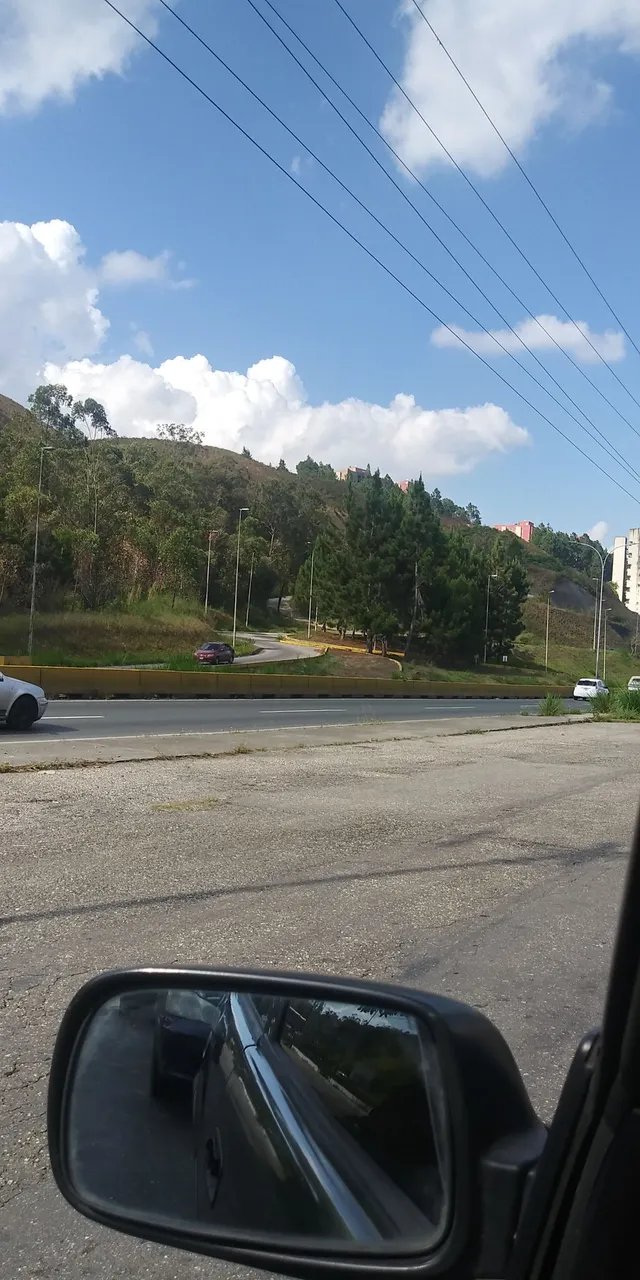 Carretera y cielo.jpg