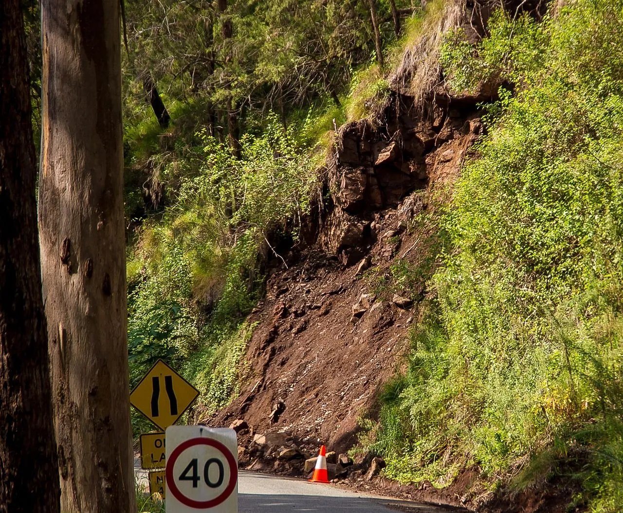 landslide-2819155_1280.jpg