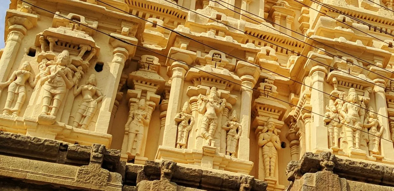 Indian_Temple_Statues2.jpg