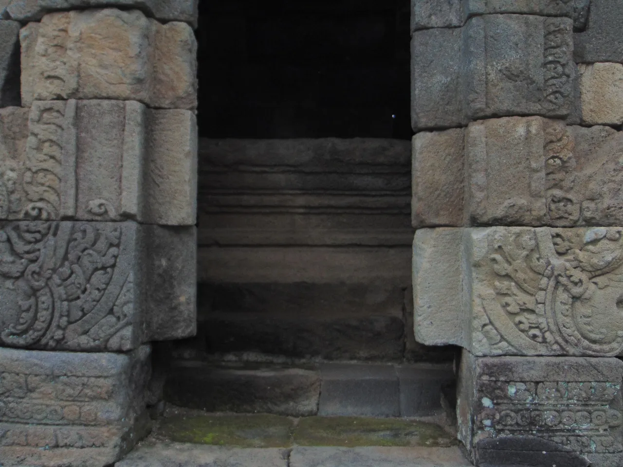 A statue inside the perwara temple