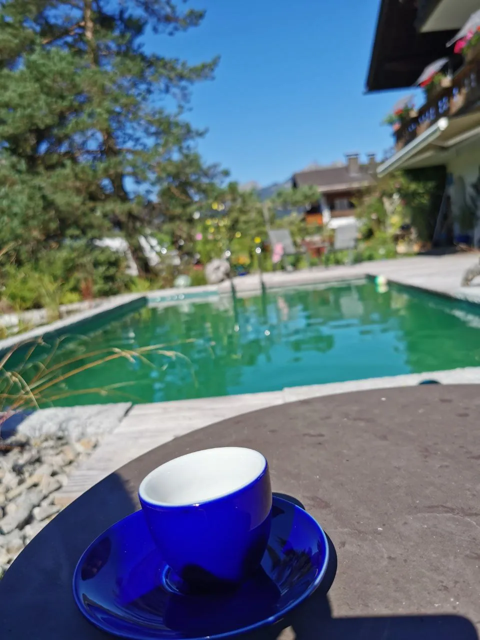 Espresso am Pool krün.jpg