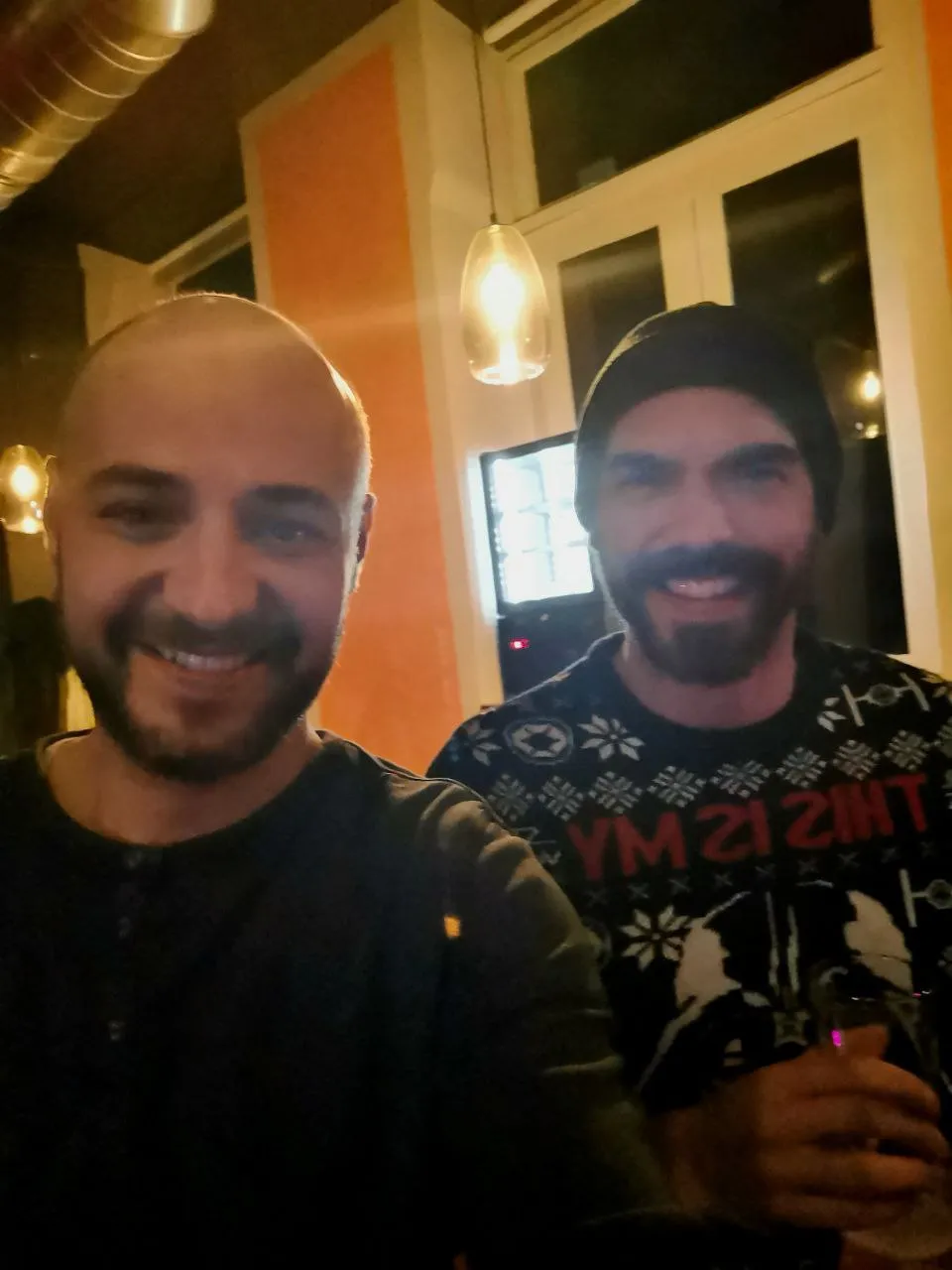 daniel und ich hive bar.jpg