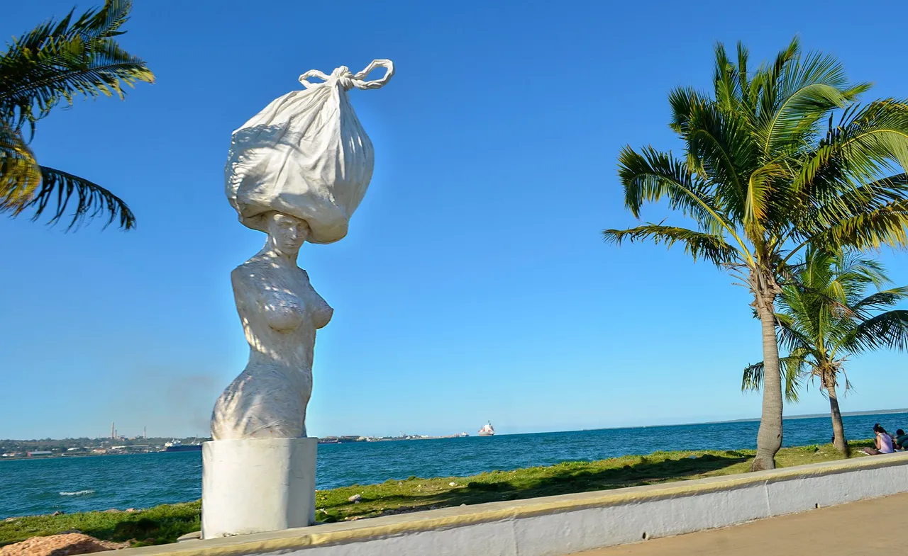 mujer con sombrero 2.jpg