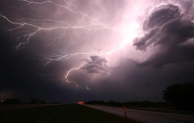 lightning-1056419_640.jpg