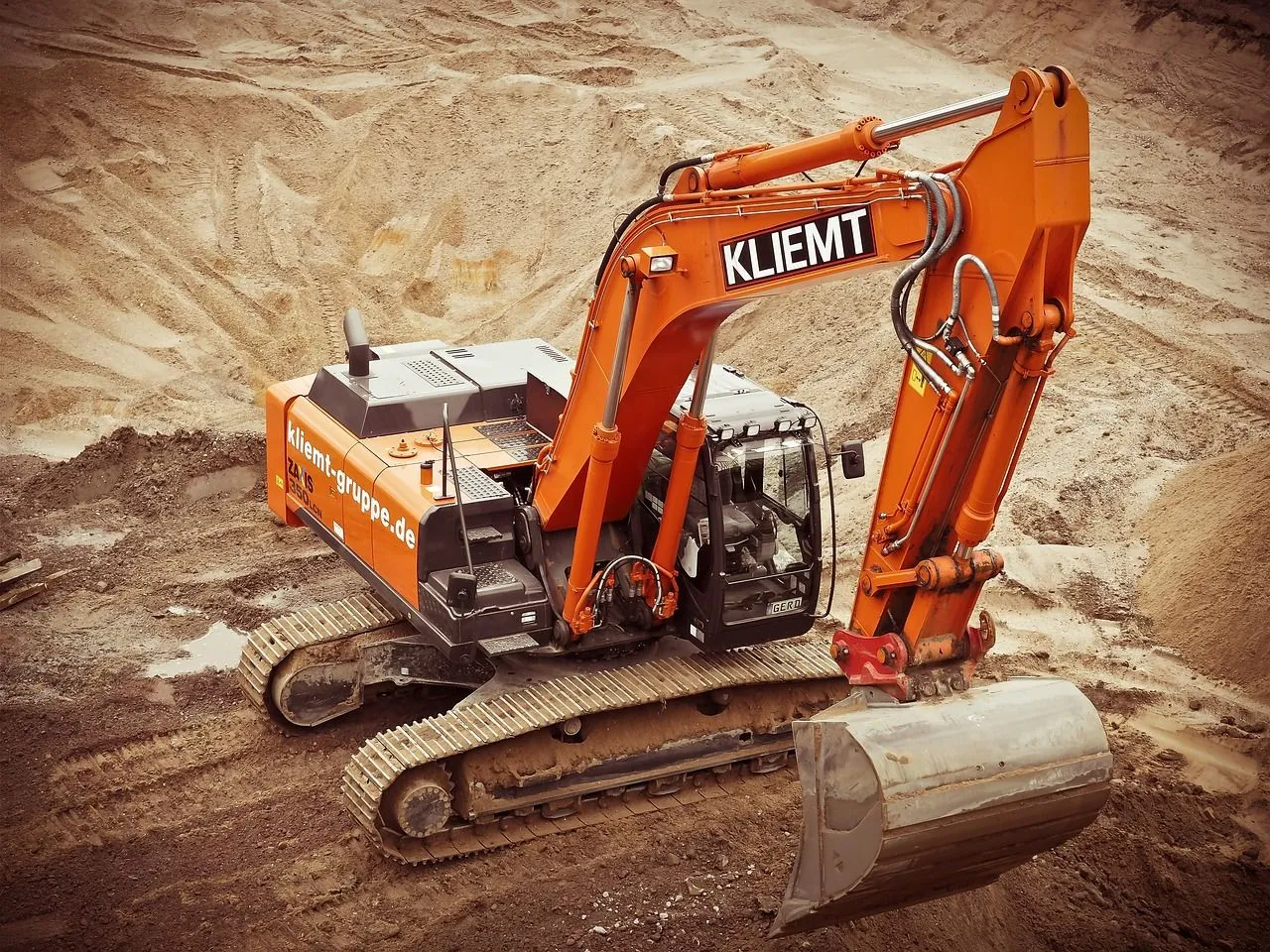 excavator-1174428_1280.jpg