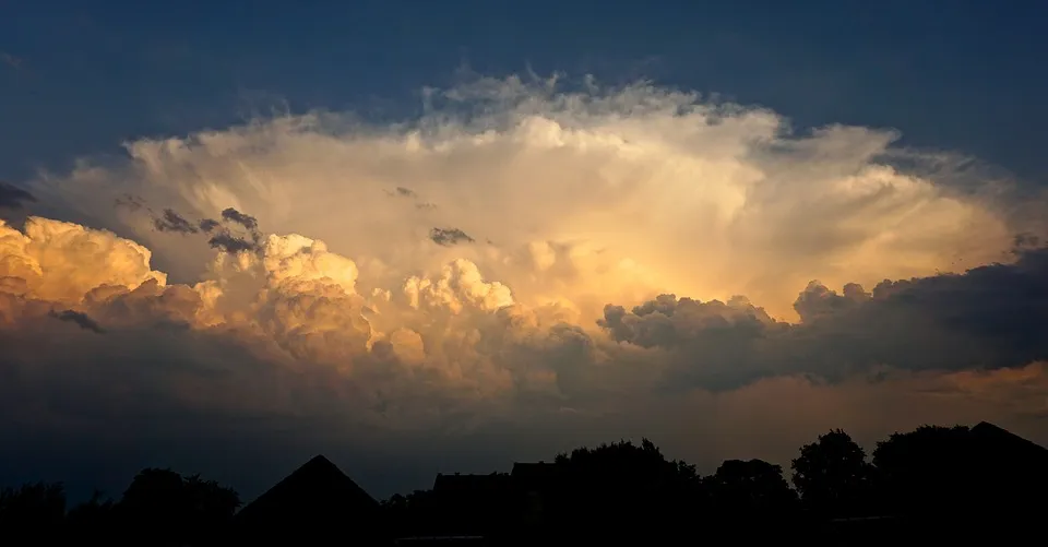 clouds-2447701_960_720.jpg