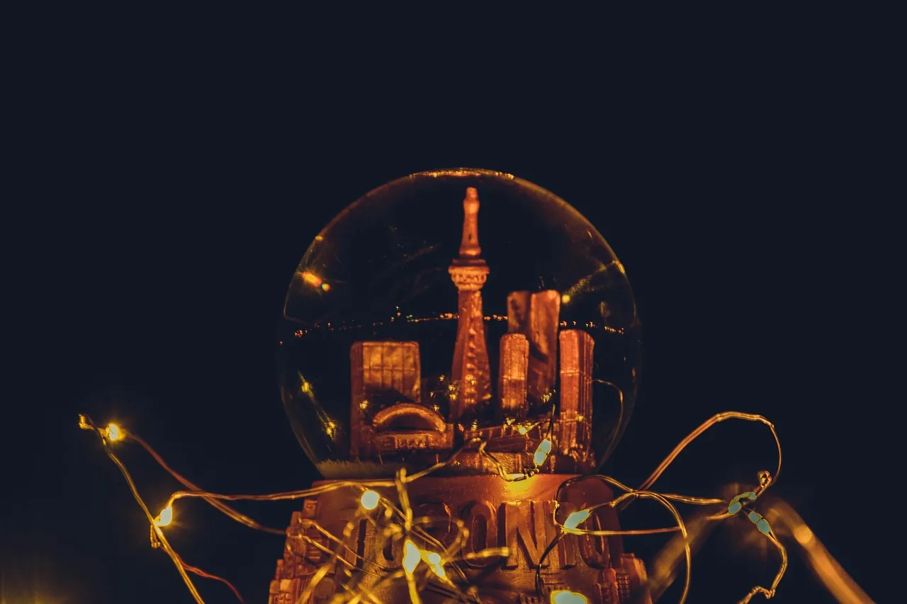 snow-globe-5272592_1280.jpg