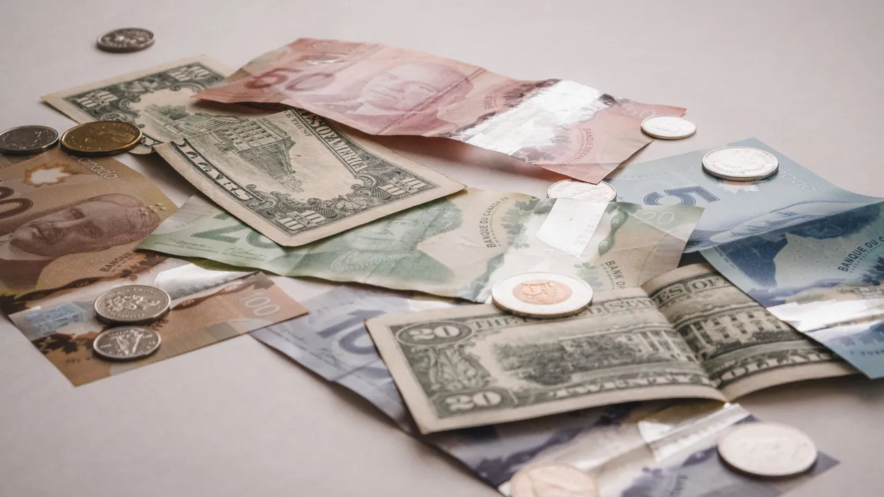 piggybank-bH6e_xFWE-4-unsplash.jpg