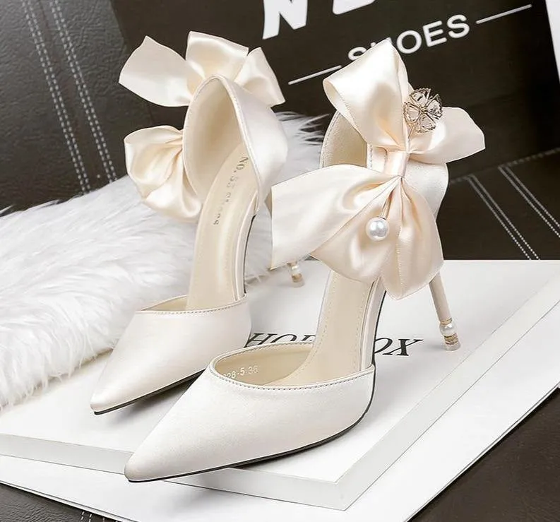 Iaunnasbridal pearl-bowtie-cutout-stilettos-427376.jpg