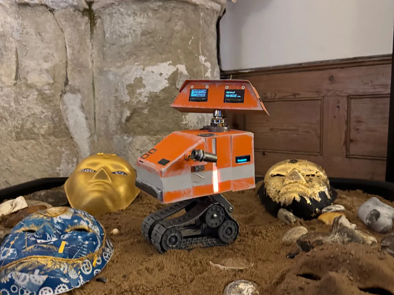 Shortie the Robot - all the way from Berlin! Shortie was created by Twitch musician and creator Decurus