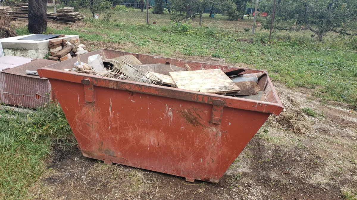 09-25_garbage_container.png