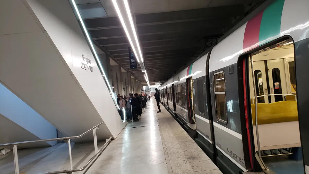 10-17_arrived_cdg.png
