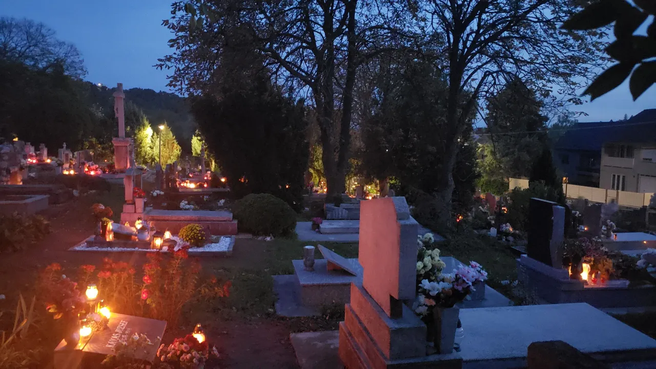 11-01_lighted_cemetery_3.jpg