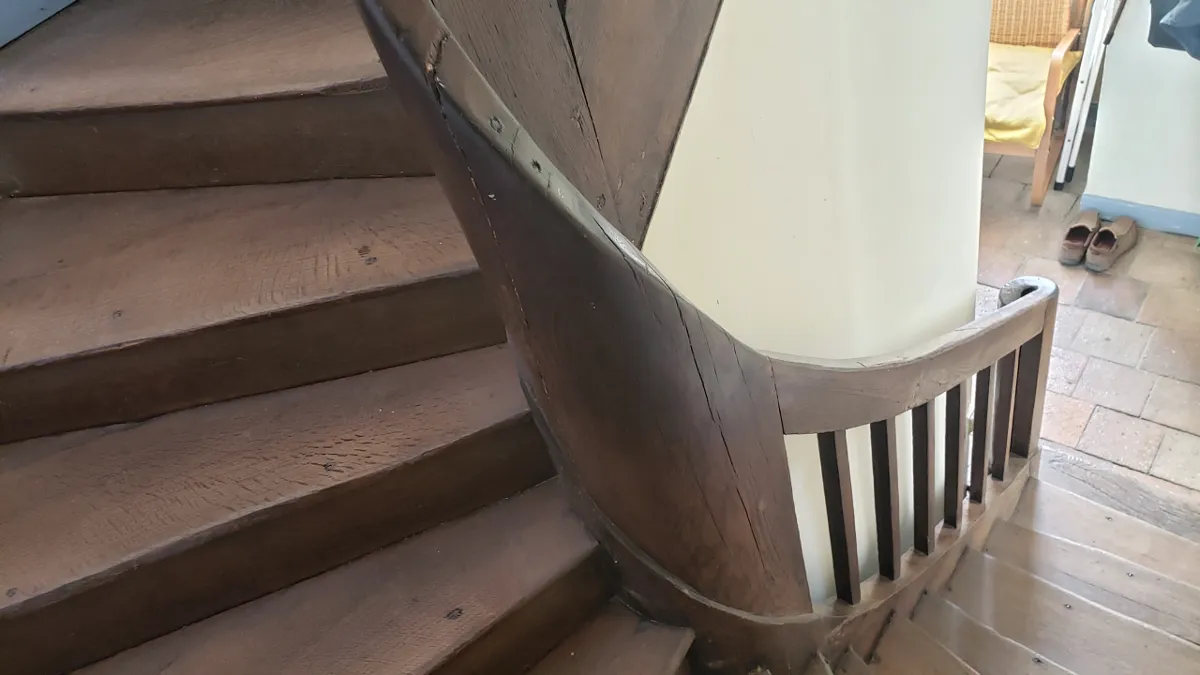 10-11_staircase_railing.png