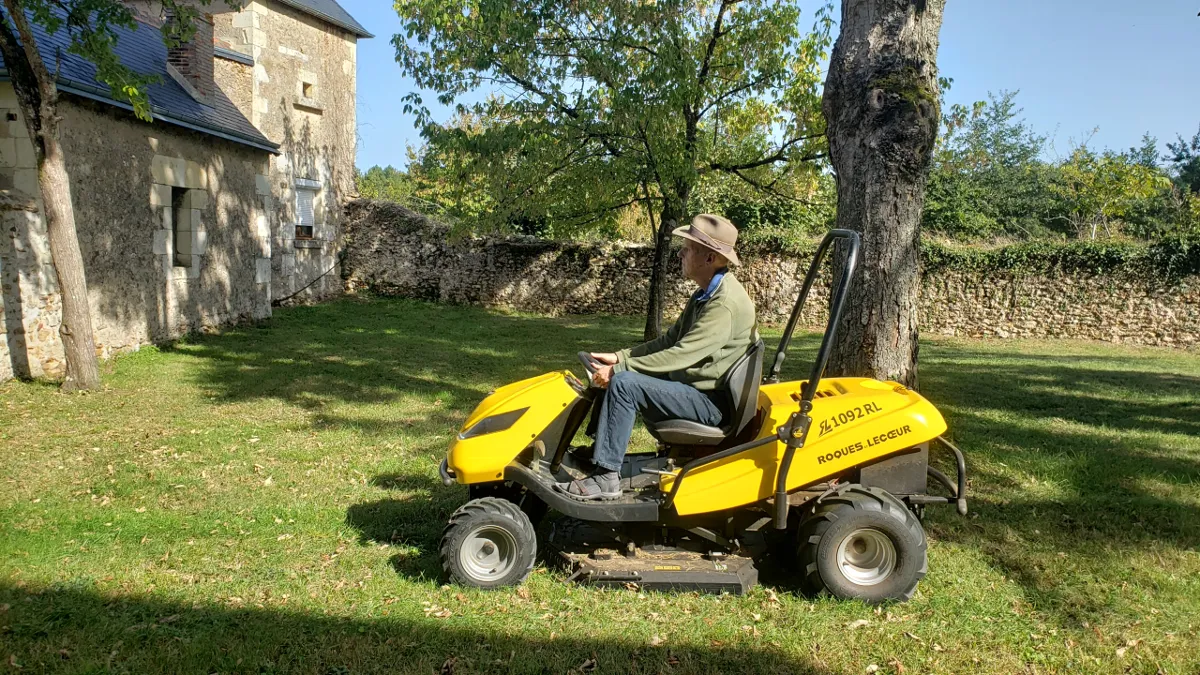 10-08_on_lawnmower.png