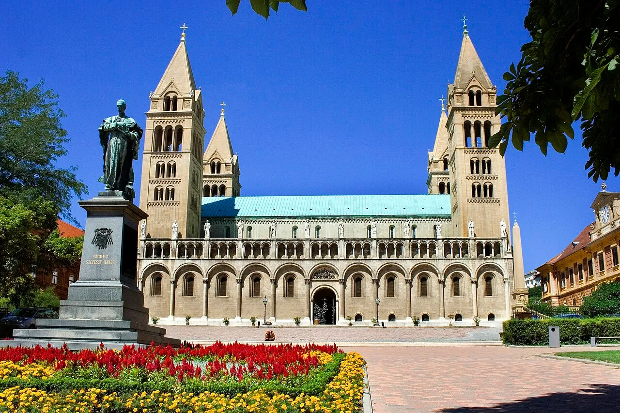 11-11_Pécs_Cathedral_-_Hungary.jpg
