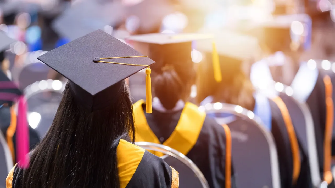 Choosing Between Advanced Degrees and Emigration_20240612_202754_0001.png