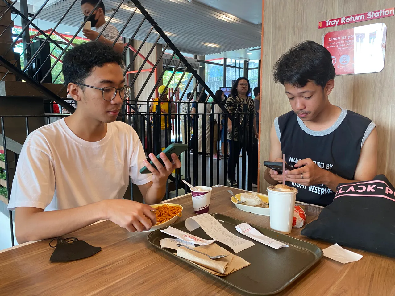 Breakfast first at the meetup place - the kids contacting their guardians I guess?