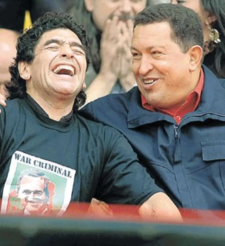 diego-armando-maradona-e-hugo-chavez-1390472.jpg