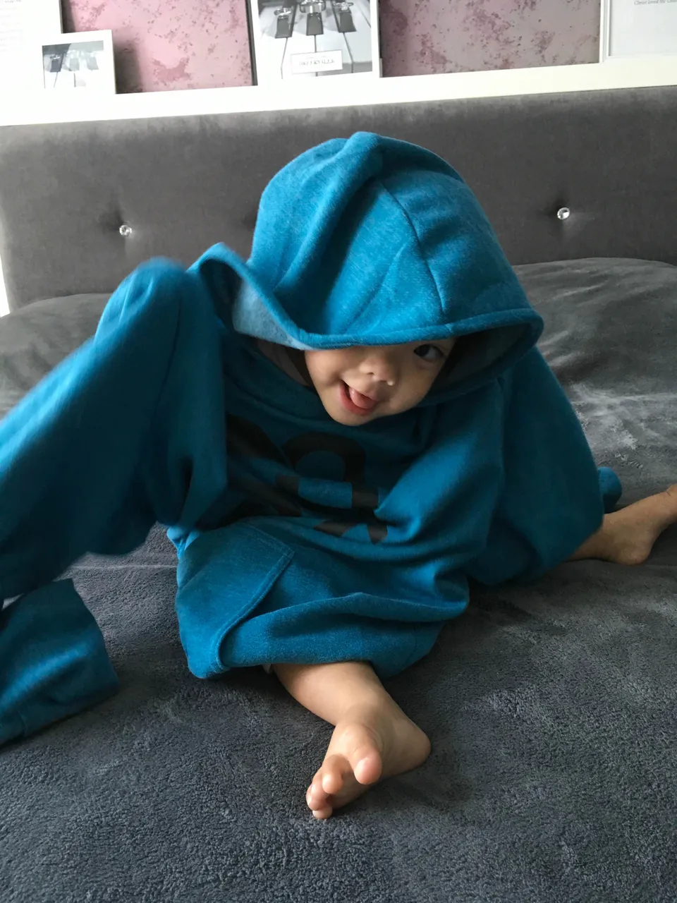 https://s3.us-east-2.amazonaws.com/partiko.io/img/ironmanmatt-goofy-girl-and-hoodie-to-swim-in-yvvvuguv-1536289651665.png