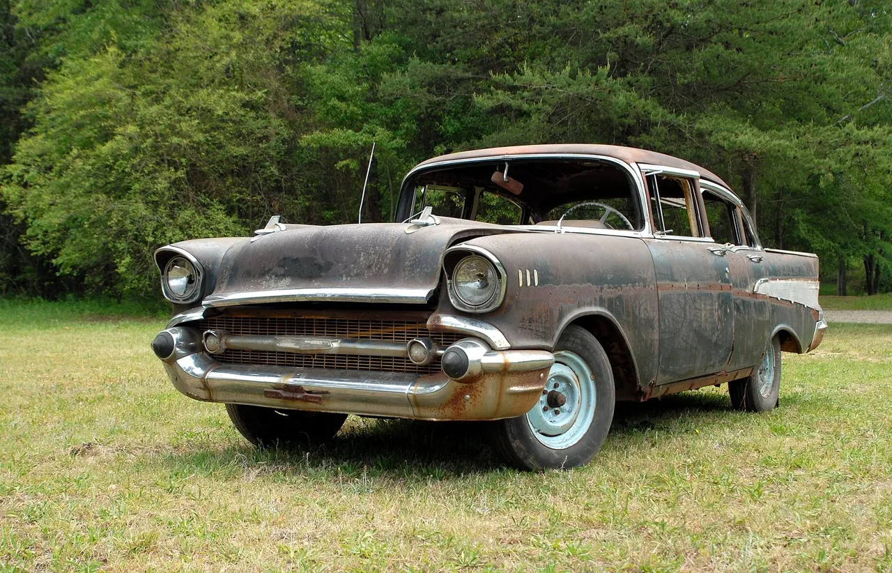 rusted_car_3139817_by_stockproject1-d350b5y.jpg