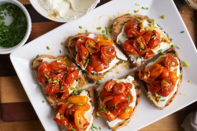 Roasted Cherry Tomatoes Bruschetta_02.jpg