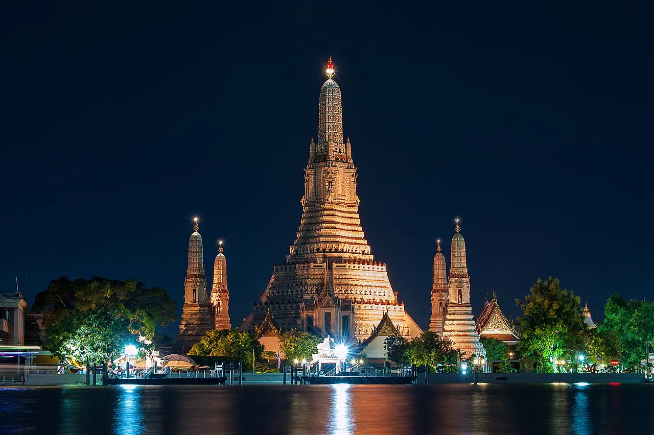 1280px-0000140_-_Wat_Arun_Ratchawararam_005.jpg