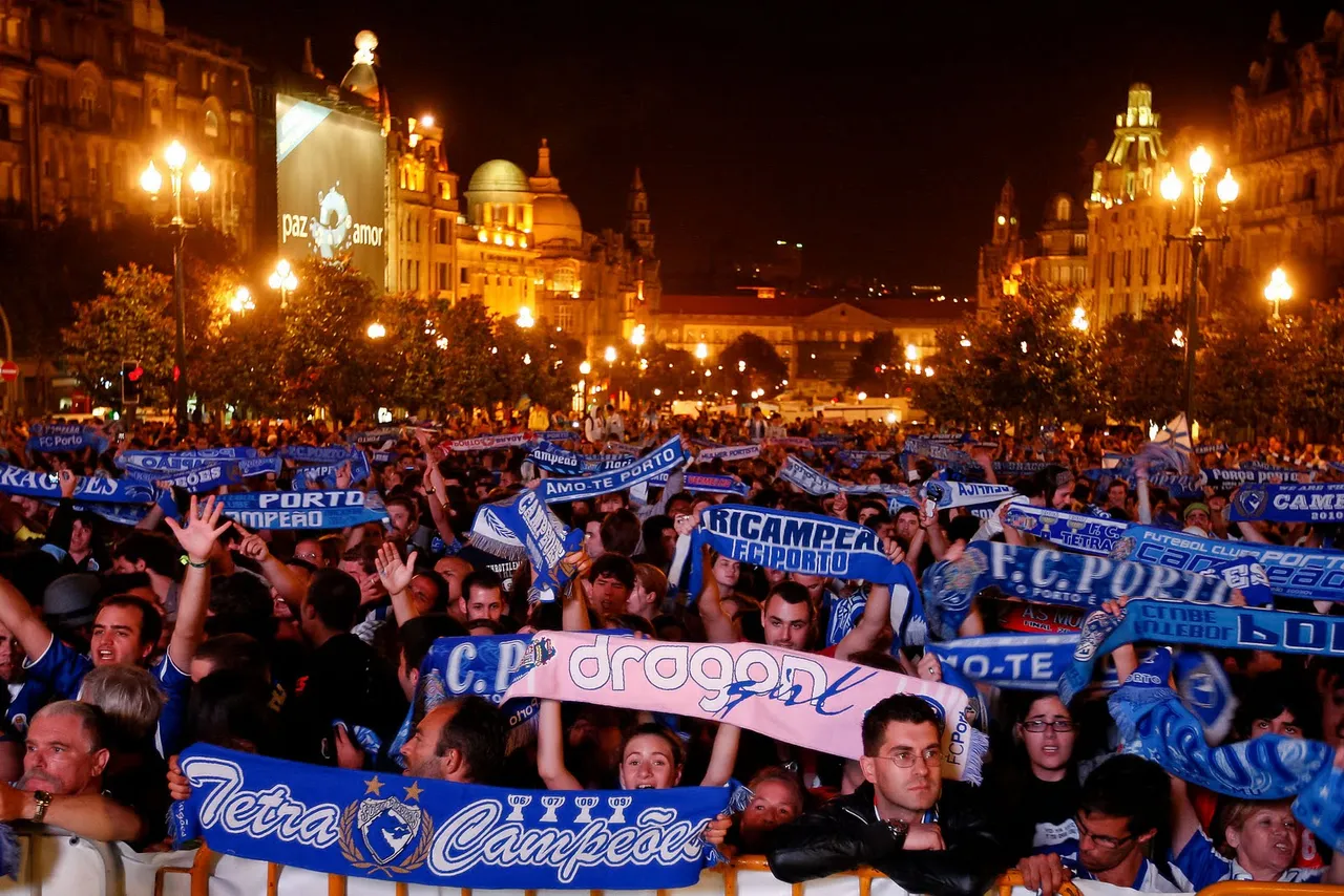 Festa adeptos do FC Porto(34839718).jpg