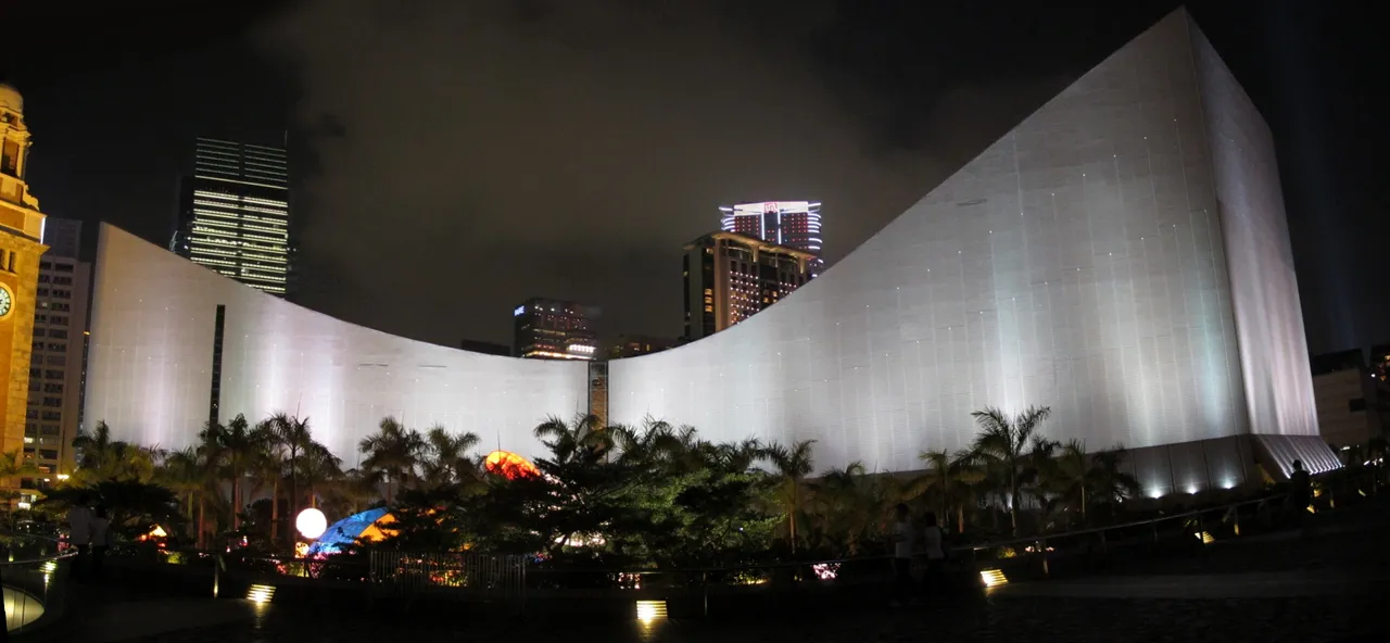 Hong_Kong_Cultural_Centre_Night_View_201009.jpg