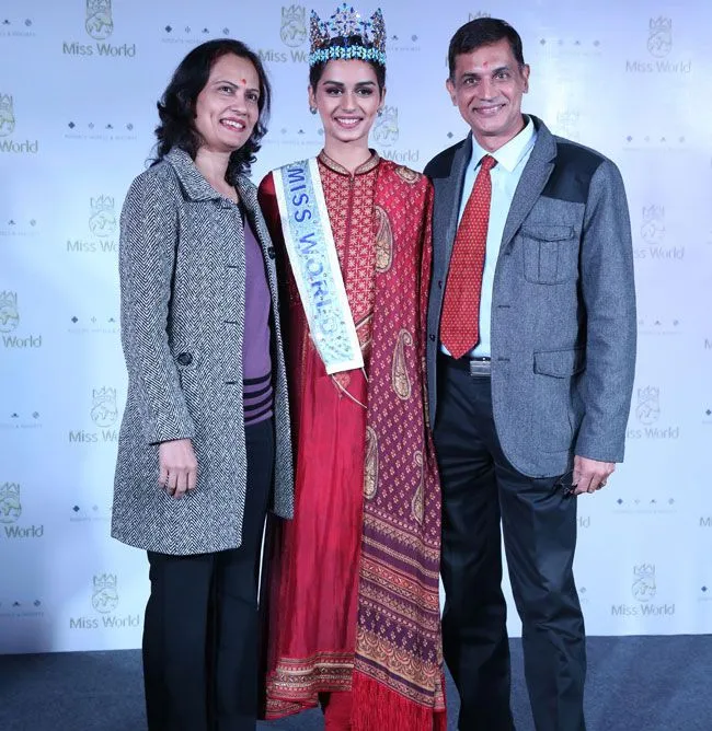 miss-world-manushi-chillar-at-press-meet-11.jpg