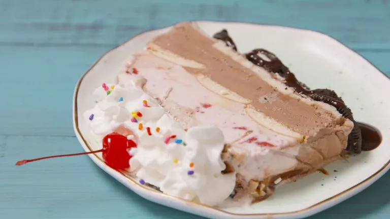 hd-aspect-1465854762-banana-split-cake-0021.jpg
