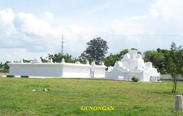 Peniggalan Kerajaan Aceh - Gunongan.jpg