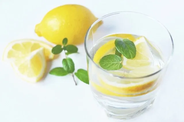 water-drink-fresh-lemons