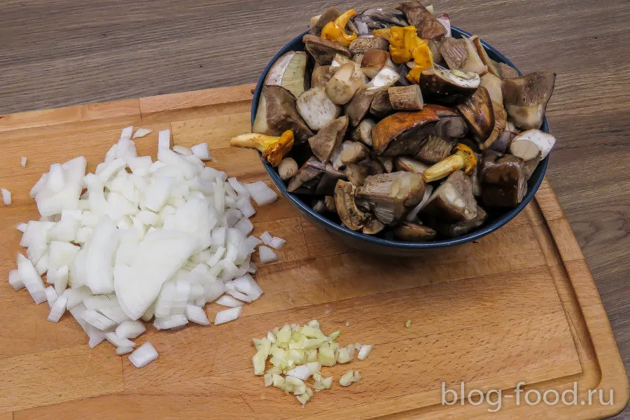 Fried potato with wild mushrooms