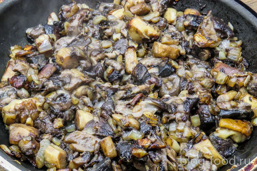 Fried potato with wild mushrooms