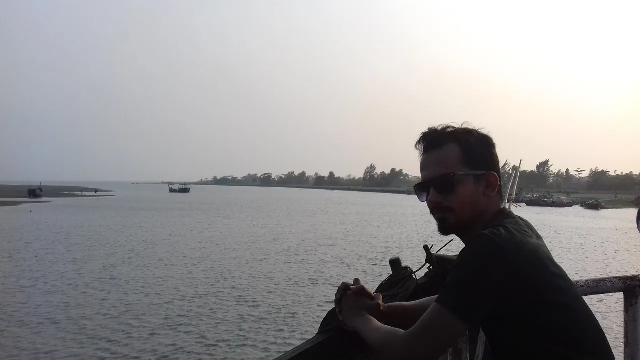 Watching the departure of boats..