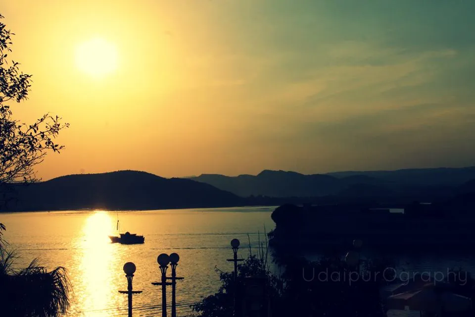 Gaurav Bhandari bhaga Udaipur lake pichhola sunset lake palace