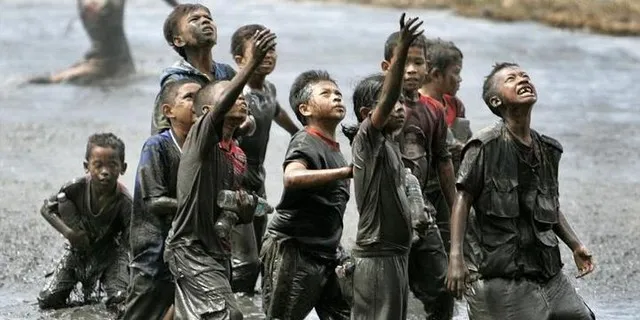 foto-memori-fotografer-asing-saat-meliput-tsunami-aceh.jpg