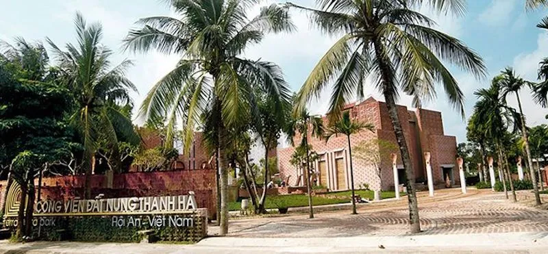 Entrance to the thanh ha terracotta park-8.jpg