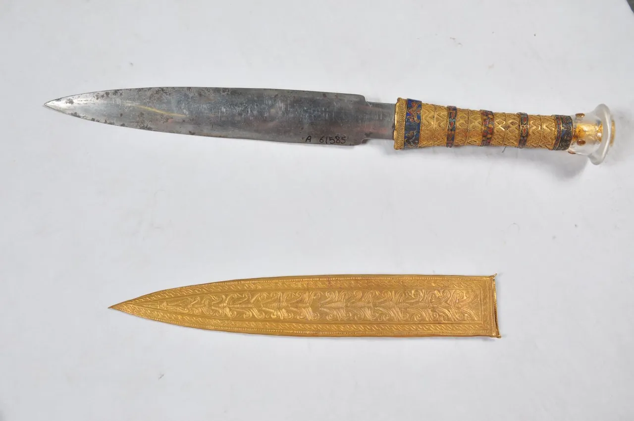 hith-king-tut-dagger-The-iron-dagger-picture-1-resized.jpg