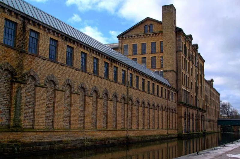 titus_salt39s_factory_saltaire_bradford_west_yorkshire.jpg