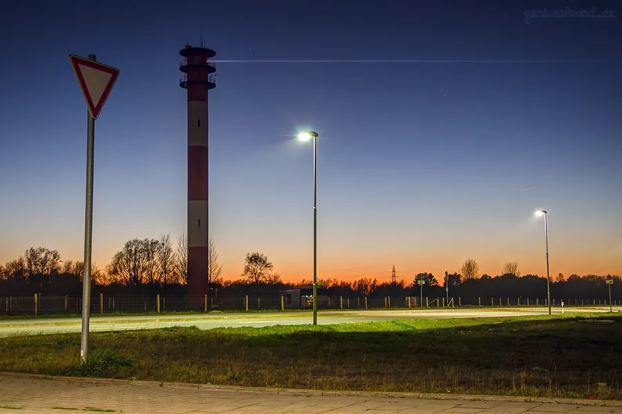 WILHELMSHAVEN JAHRESRÜCKBLICK:  November - Das Oberfeuer Voslapp bei Dämmerung