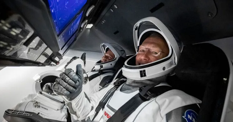Screenshot_2020-08-04 Bored inside their spacecraft, NASA astronauts made prank satellite phone calls to pass the time.png