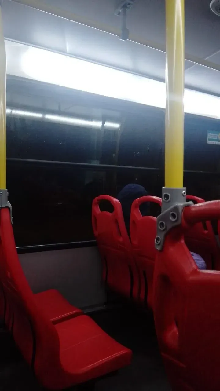 LFeLwekdqpk96yyz_bus.webp