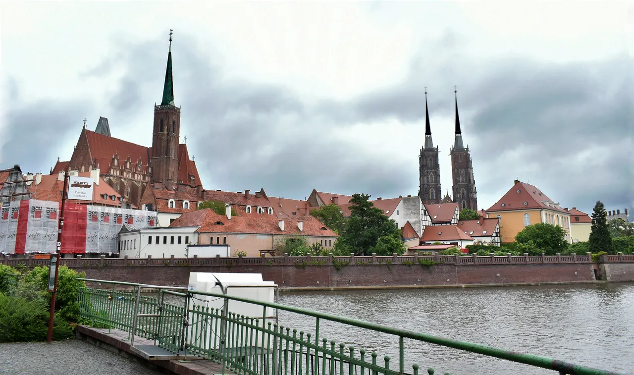 Wroclaw ostrow tumski rain 4.jpg