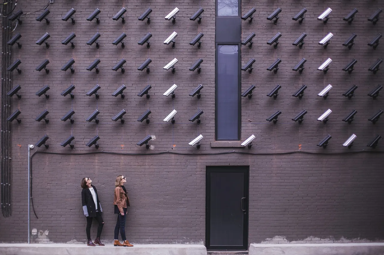 surveillance2616771_1920.jpg