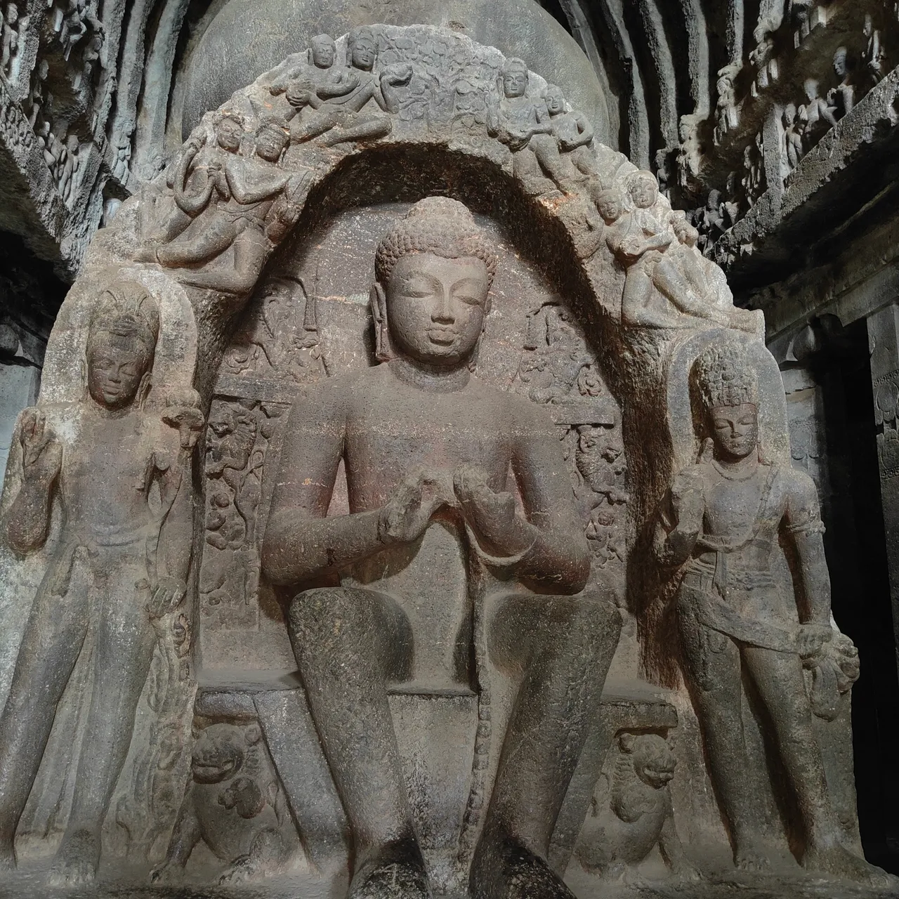Sculpture of Buddha in Preachers Pose, flanked by Chauri bearers, Cave No.  2, Pandavleni Caves Nashik Maharashtra. These are the addi… | Mahayana,  Sculpture, Buddha