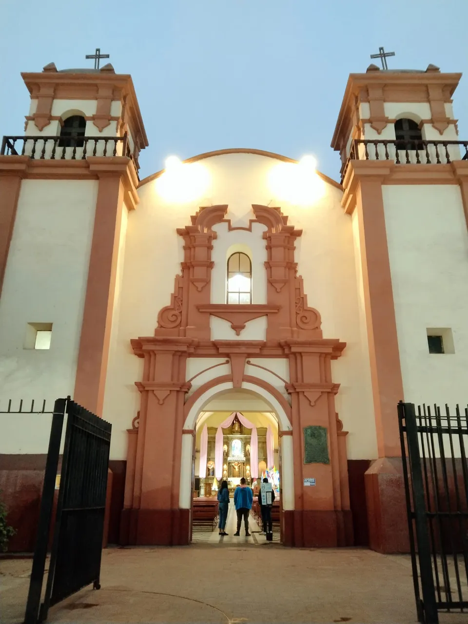 iglesiafrontal.jpg